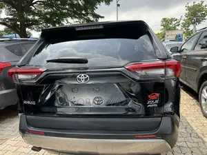 Toyota RAV4 XLE FWD 2020 Black