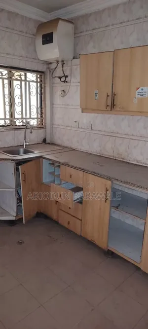 3bdrm Block of Flats in Wuse 2 Abuja for rent