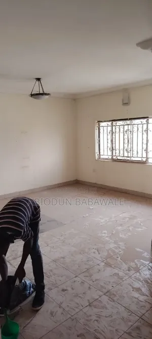 3bdrm Block of Flats in Wuse 2 Abuja for rent
