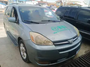 Toyota Sienna 2005 Blue