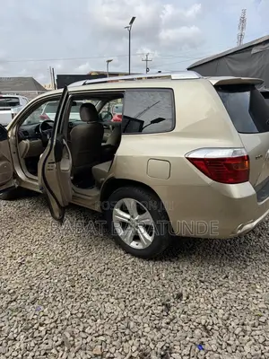 Toyota Highlander 2009 Gold