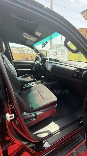 Toyota Hilux 2025 Black