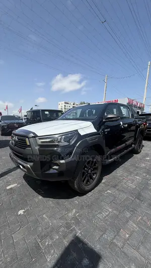 Toyota Hilux 2025 Black