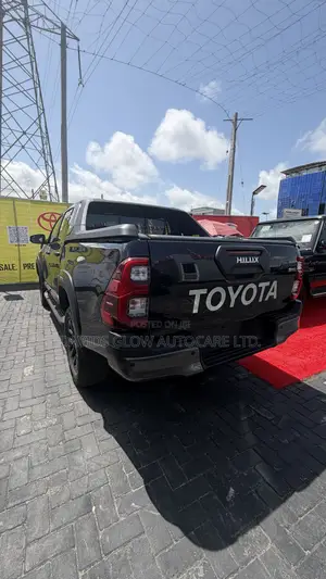 Toyota Hilux 2026 Black