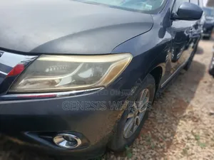 Nissan Pathfinder SL 4dr SUV 4WD (3.5L 6cyl CVT) 2014 Gray