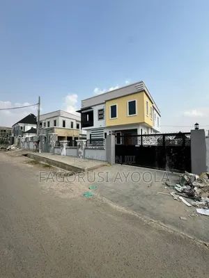 4bdrm Duplex in Carlton Gate Estate, Akobo for sale