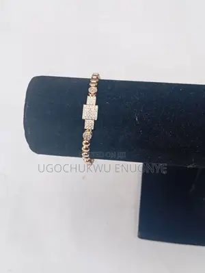 Elegant Gold Crystal Square-Link Bracelet