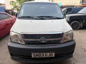 Toyota HiAce 2005 White