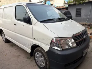 Toyota HiAce 2005 White