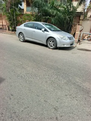 Toyota Avensis 2010 Silver