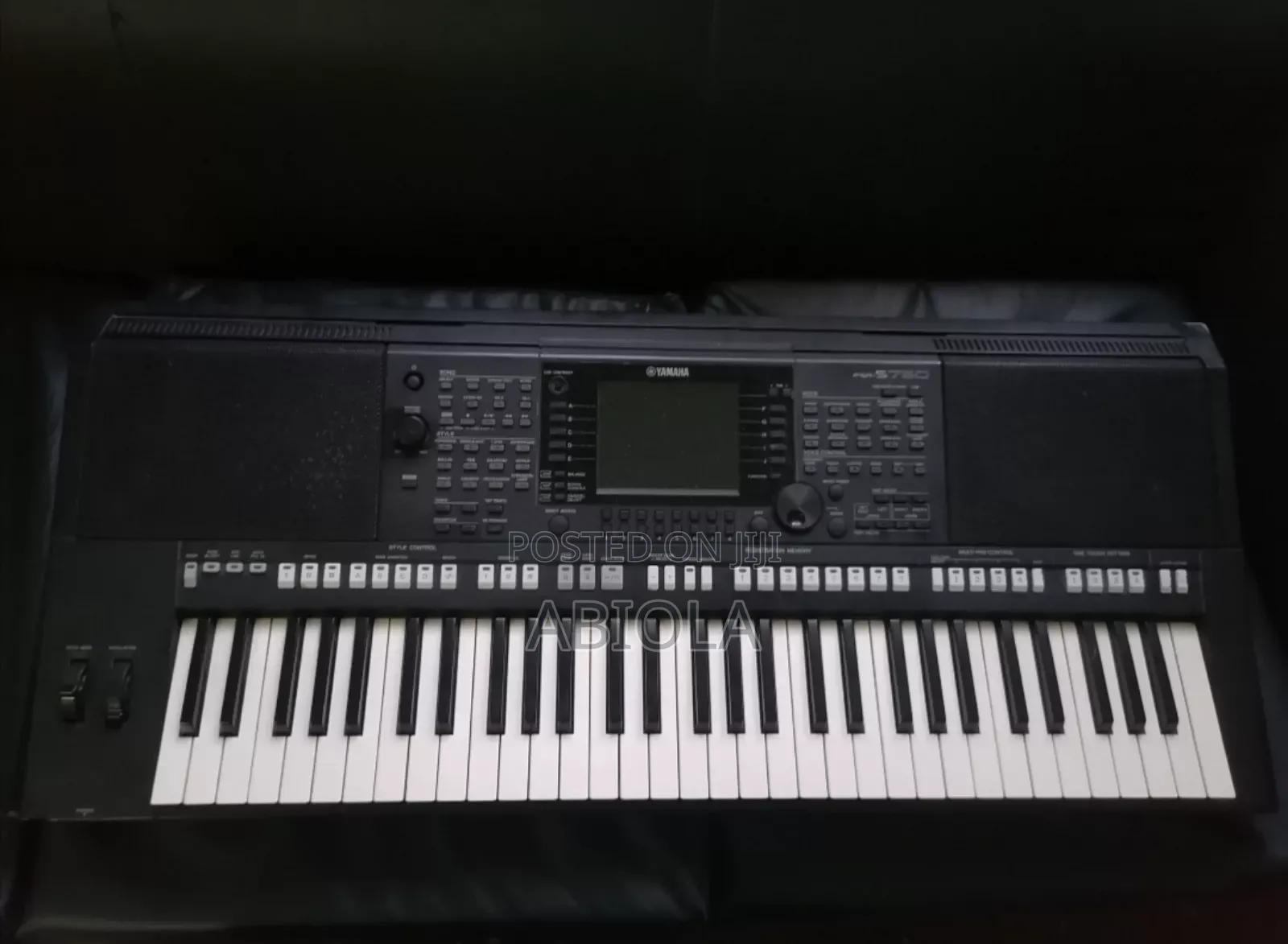Yamaha PSR S750