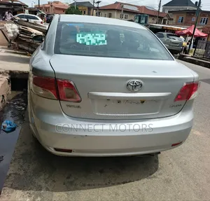 Toyota Avensis 2010 Silver