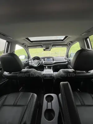 Toyota Highlander SE 4x4 V6 (3.5L 6cyl 8A) 2018 Silver