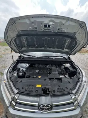 Toyota Highlander SE 4x4 V6 (3.5L 6cyl 8A) 2018 Silver