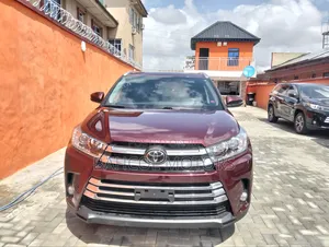 Toyota Highlander XLE 2019 Maroon