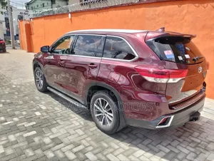 Toyota Highlander XLE 2019 Maroon