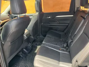 Toyota Highlander XLE 2019 Maroon