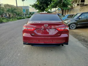 Toyota Camry LE FWD (2.5L 4cyl 8AM) 2018 Red