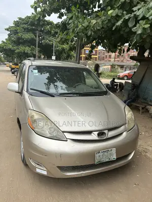 Toyota Sienna 2006 Gold