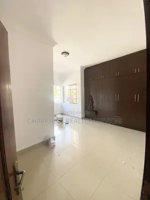 2bdrm Apartment in Lekki Phase 1 for rent