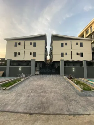 4bdrm Maisonette in Lekki Phase 1 for rent