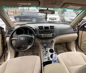Toyota Highlander V6 2009 Gold