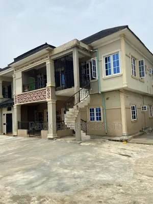 3bdrm Block of Flats in Millennium Estate, Millenuim/UPS for rent