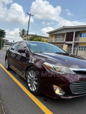 Toyota Avalon XLE Premium Sedan FWD (3.5L 6cyl 6A) 2013 Maroon