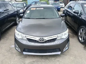 Toyota Camry XLE 4dr Sedan (2.5L 4cyl 6A) 2012 Gray