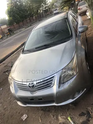 Toyota Avensis 2014 Silver