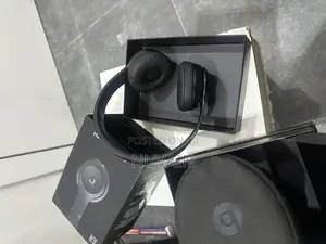 Beats Solo 3 Headphones in Excellent Condition