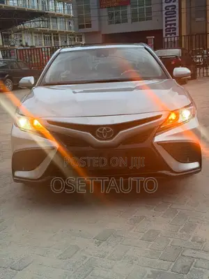 Toyota Camry SE 2022 Silver