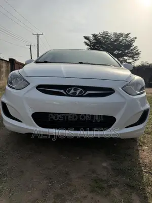 Hyundai Accent SE 4dr Hatchback (1.6L 4cyl 6A) 2014 White