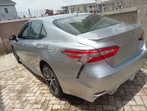 Toyota Camry 2020 Silver
