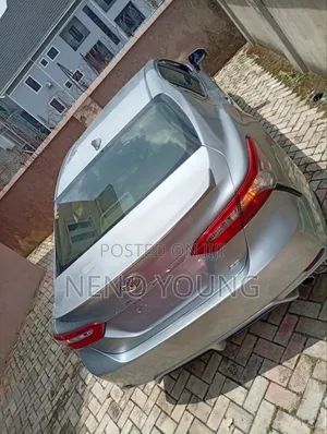 Toyota Camry 2020 Silver