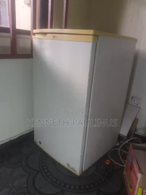 Lg Table Top Fridge in Good Condition