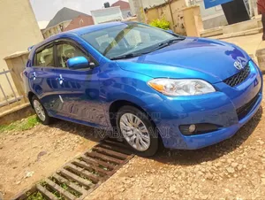 Toyota Matrix Hatchback FWD (1.8L 4cyl 5M) 2009 Blue