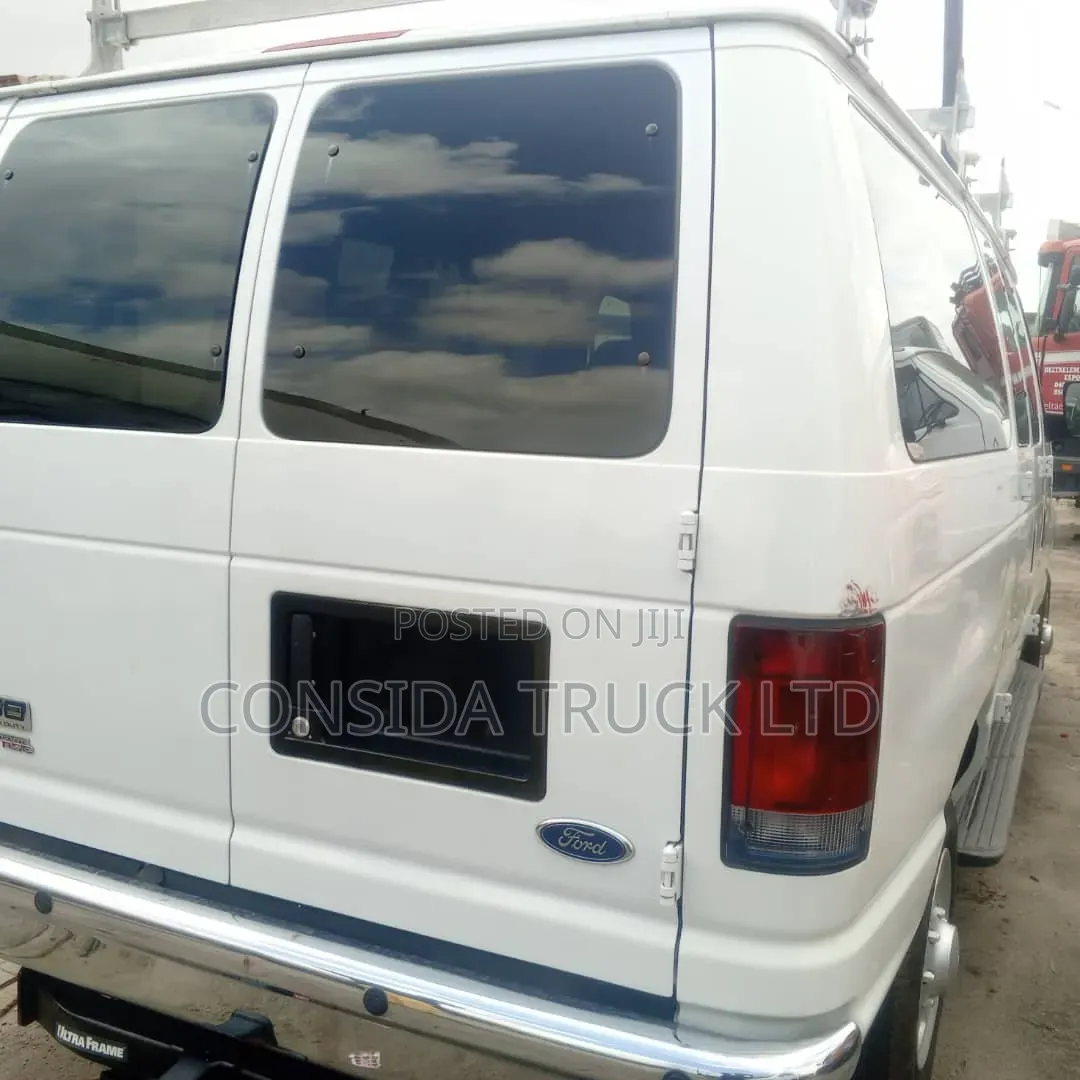 Ford E350 1998 White