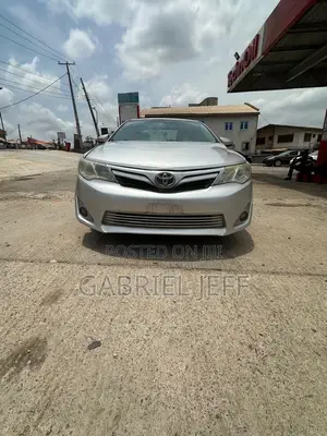 Toyota Camry LE 4dr Sedan (2.5L 4cyl 6A) 2012 Silver