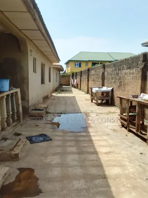 20bdrm Block of Flats in Atanda Estate, Ibadan for sale
