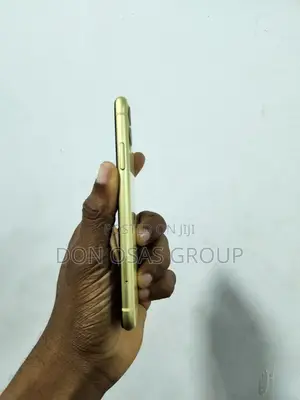 Apple iPhone 11 64 GB Yellow