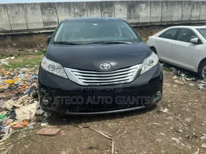 Toyota Sienna 2015 Black