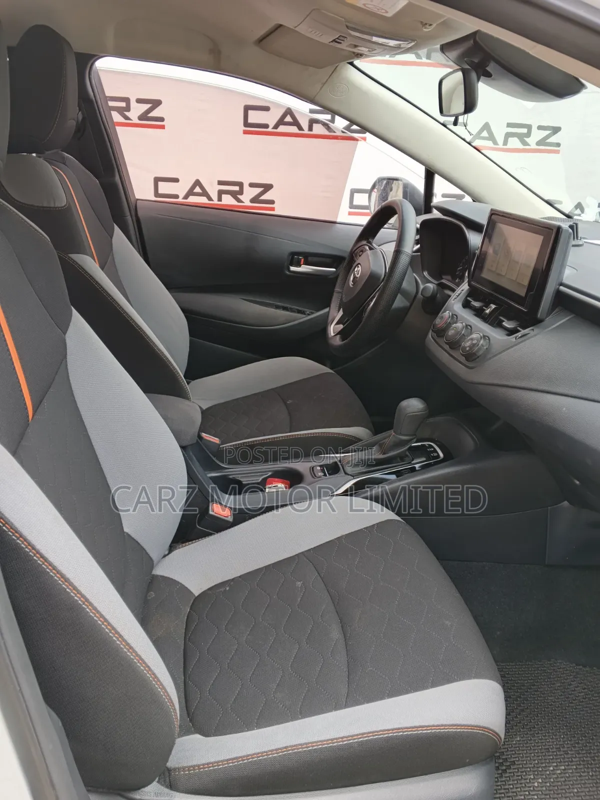 Toyota Corolla SE 2023 White