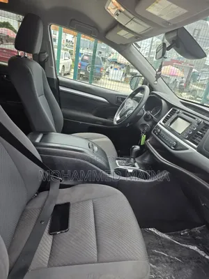 Toyota Highlander LE 4x2 (2.7L 4cyl 6A) 2018 Red