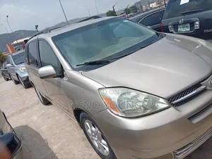 Toyota Sienna 2005 Gold
