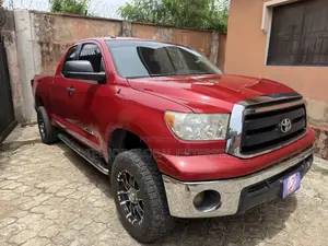 Toyota Tundra CrewMax 4x4 4.6L V8 2013 Red