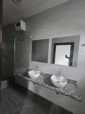 3bdrm Block of Flats in Lekki Phase 1 for rent