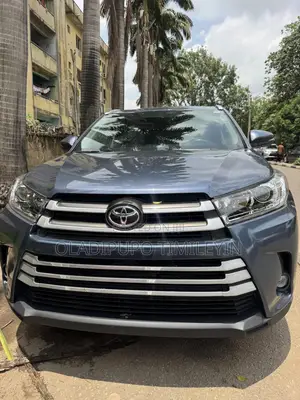 Toyota Highlander XLE 4x4 V6 (3.5L 6cyl 8A) 2018 Blue