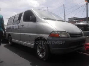 Toyota HiAce 2006 Silver