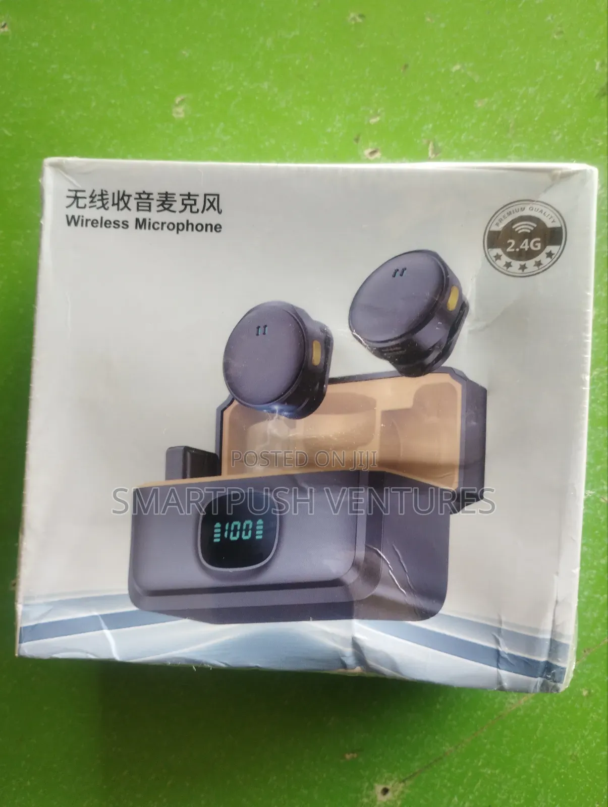 Q8 Wireless Lavalier Microphone